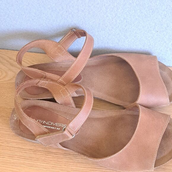 Unity in Diversity Ronda Women’s Sandals Tan Black Leather Slingback Size 40 US - Picture 12 of 13